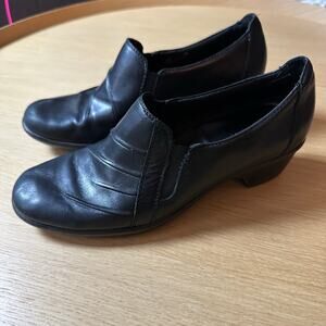Clarks | Size 7 Partrdige Black Pleated Leather Ankle Booties